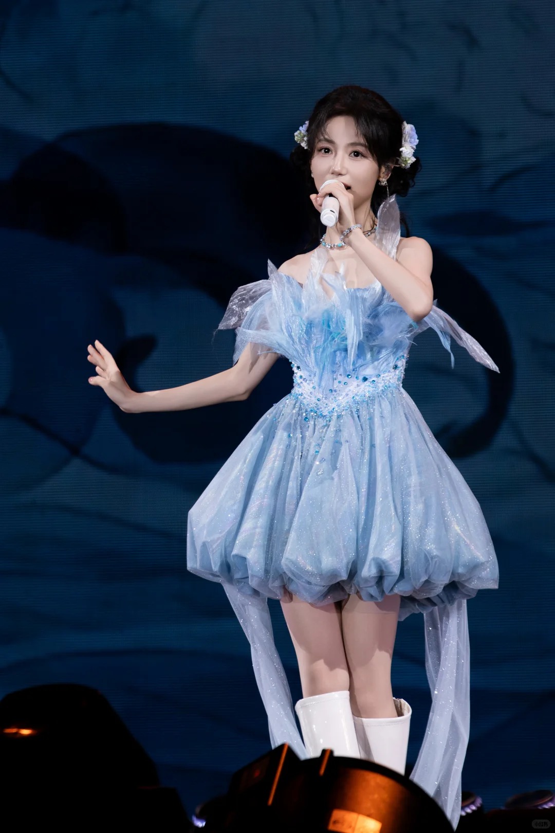 国风音乐人银临的舞台演出照片