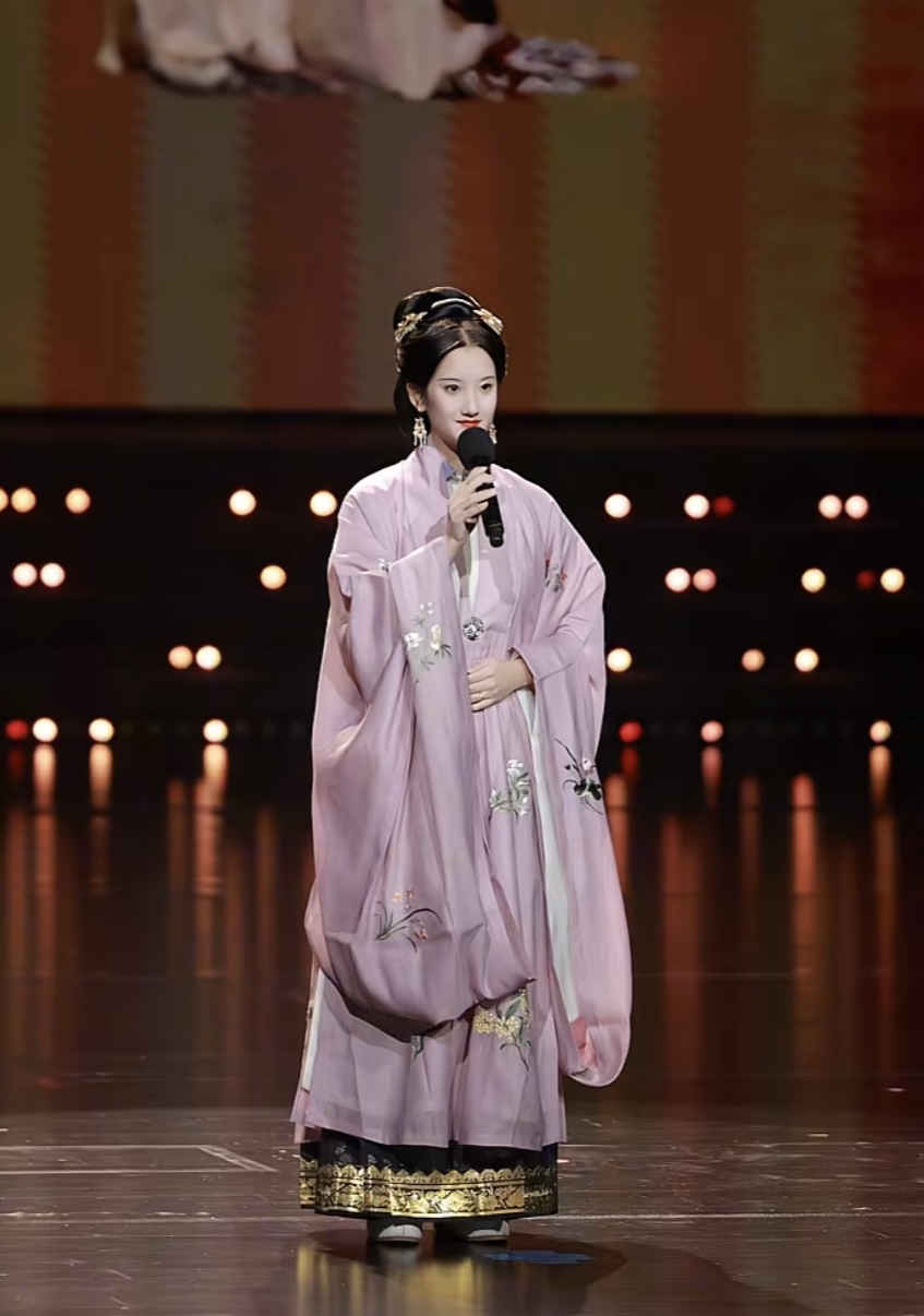 内容创作者参商的国风舞台演出照片